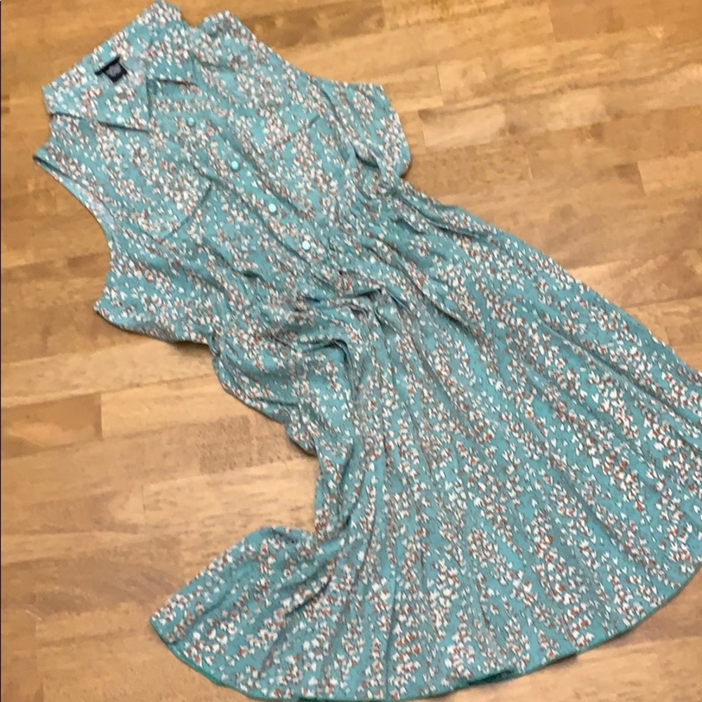 Sleeveless Collared Dress